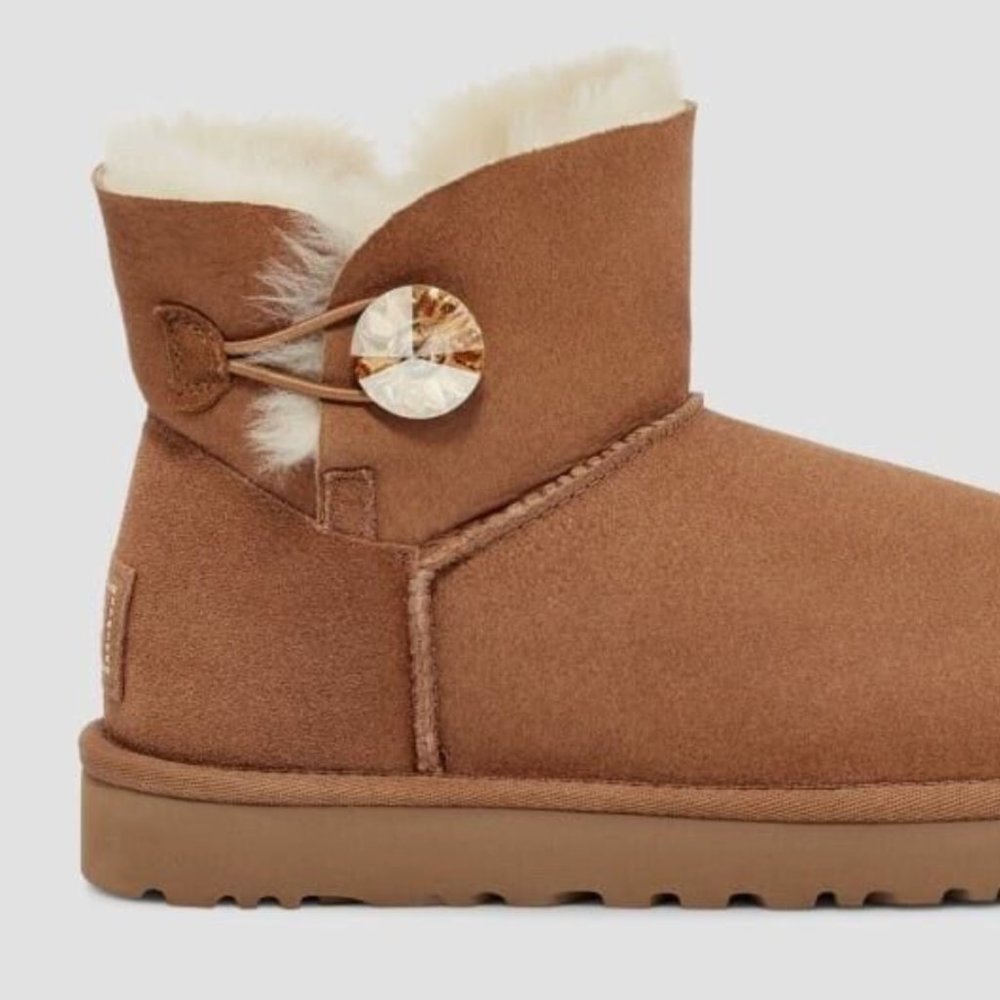 Brand NEW Uggs Mini Baily Button Bling in Cognac - size 7